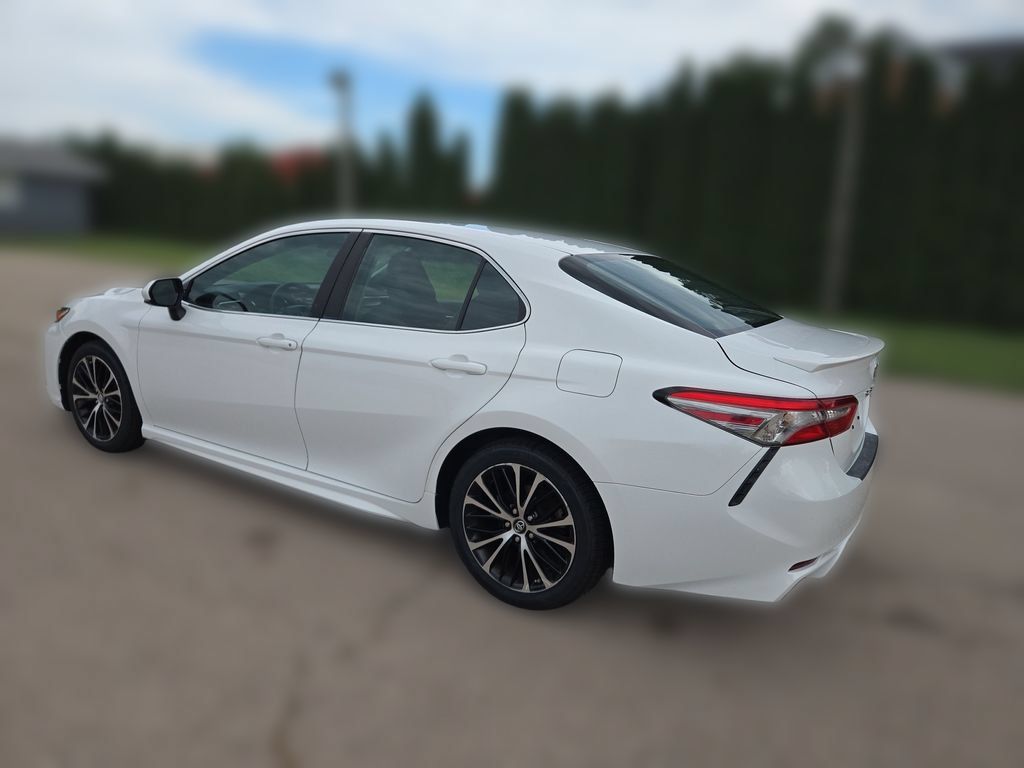 Used 2018 Toyota Camry SE FWD image 3