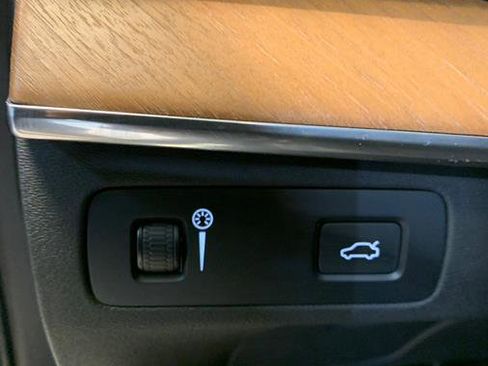 Used 2022 Volvo XC90 T6 Momentum w/ Climate Package image 19