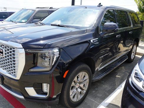 Used 2022 GMC Yukon XL Denali AWD/4WD image 4