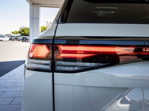 New 2026 Volkswagen Tiguan SE R-Line FWD image 16