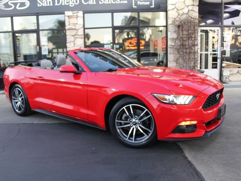 Used 2015 Ford Mustang Premium RWD image 32