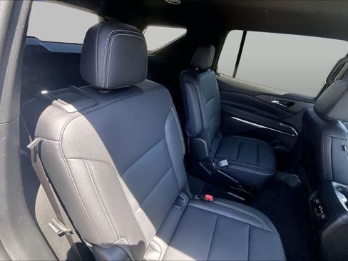 Used 2026 Chevrolet Traverse LT FWD image 18