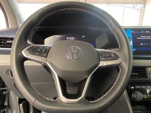 Used 2024 Volkswagen Taos SE image 26