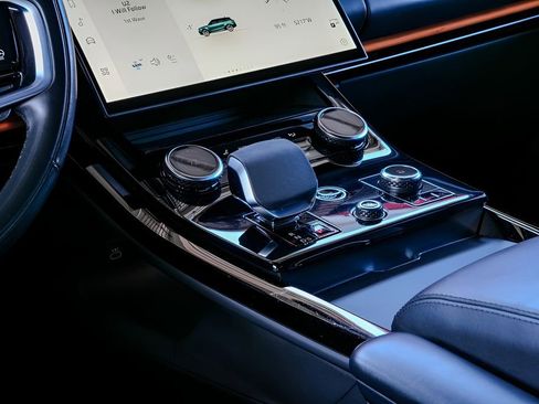 Used 2023 Land Rover Range Rover Sport SE image 25