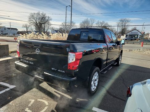 Certified 2024 Nissan Titan SV w/ SV Convenience Package image 4