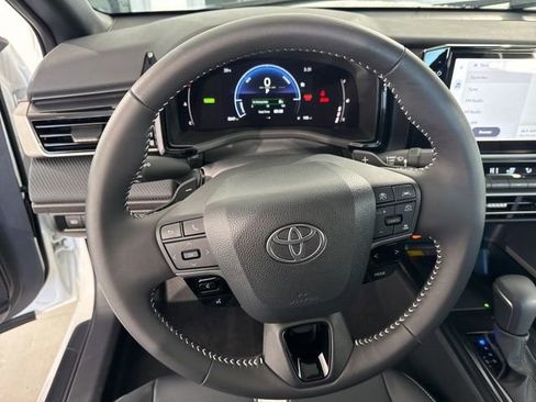 Used 2025 Toyota Camry SE image 30