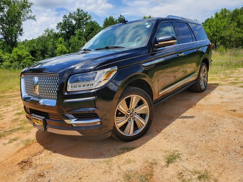 Used 2018 Lincoln Navigator Reserve AWD/4WD image 2