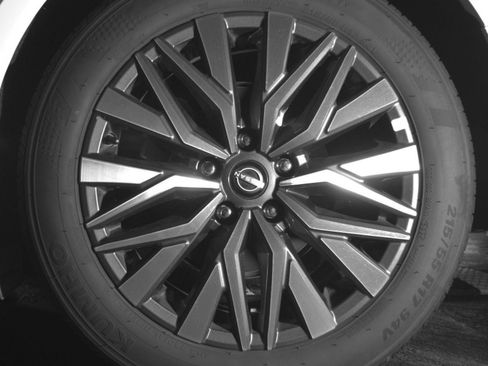 Used 2025 Nissan Altima 2.5 SV FWD image 17