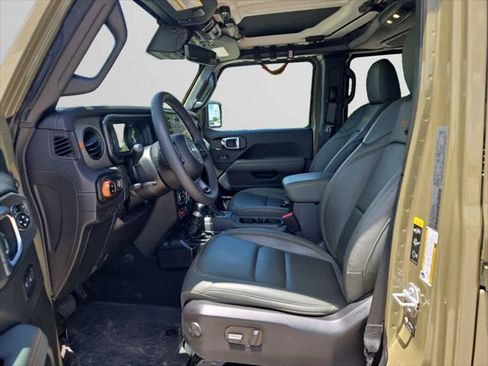 Certified 2025 Jeep Gladiator Mojave AWD/4WD image 9