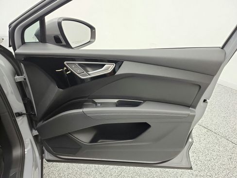 Used 2025 Audi Q4 e-tron Premium Plus RWD image 19