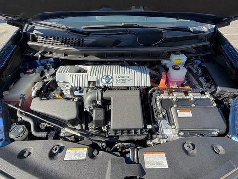 Used 2017 Toyota Prius V Three image 32