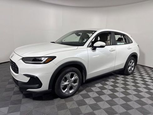 Used 2023 Honda HR-V LX image 2