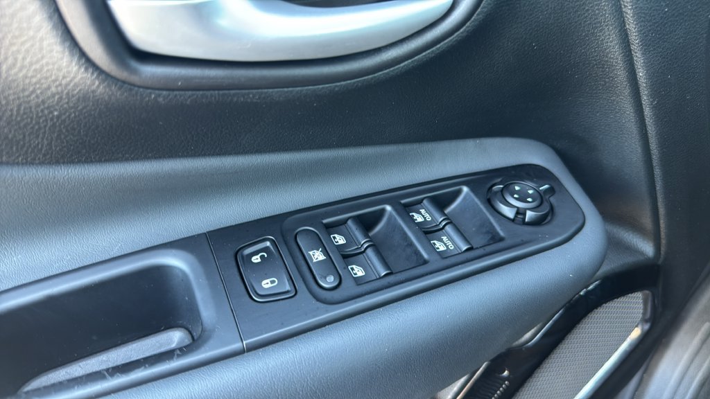 Used 2023 Jeep Renegade Altitude AWD/4WD image 36