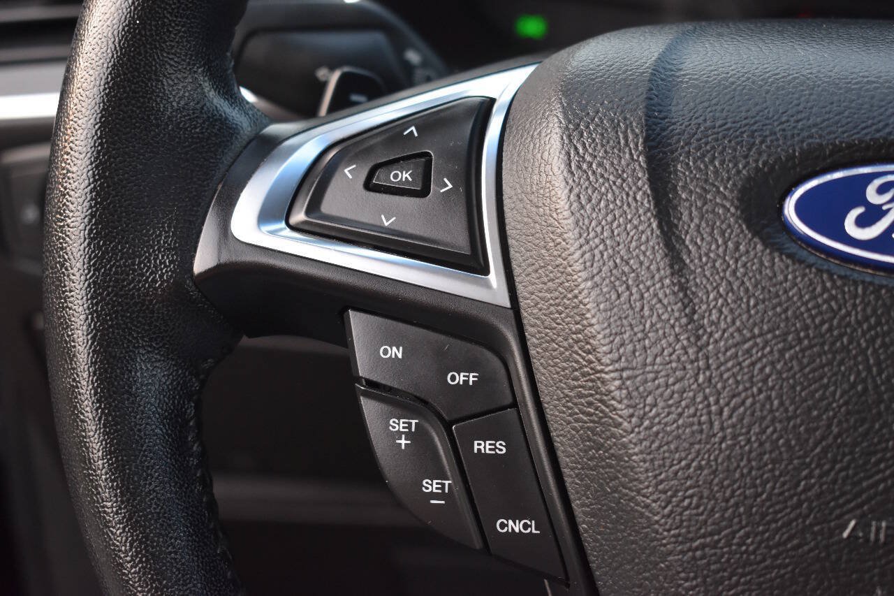 Used 2018 Ford Edge Titanium w/ Equipment Group 301A AWD/4WD image 21