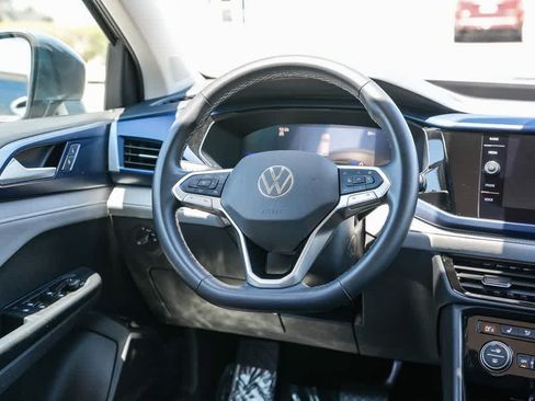 Used 2024 Volkswagen Taos SE FWD image 15