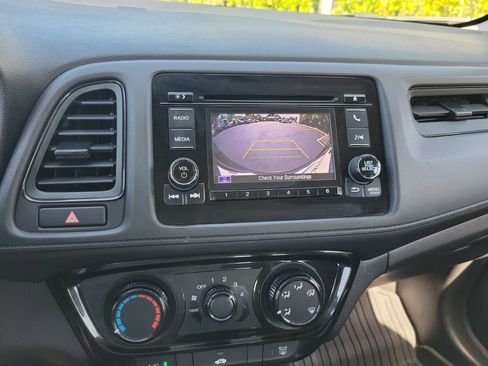 Used 2022 Honda HR-V LX image 22