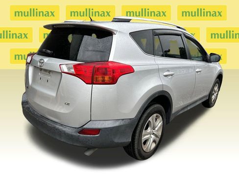 Used 2015 Toyota RAV4 LE FWD image 2