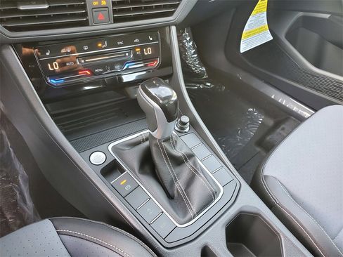 New 2026 Volkswagen Jetta SE image 10