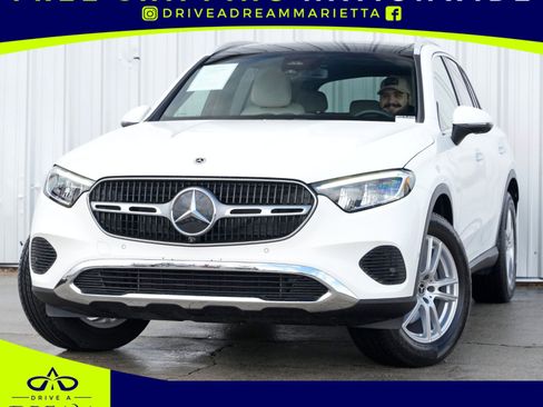 Used 2025 Mercedes-Benz GLC 300 4MATIC image 1