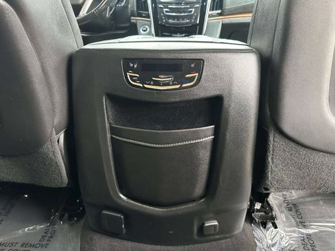 Used 2018 Cadillac Escalade Luxury AWD/4WD image 23