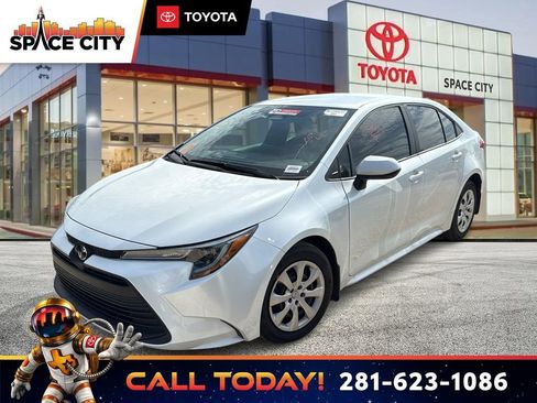 Used 2026 Toyota Corolla LE FWD image 1