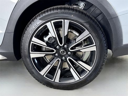 New 2026 Volvo V60 B5 Cross Country Ultra w/ Climate Package image 33