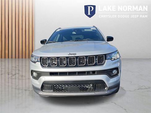 New 2026 Jeep Compass Latitude image 3