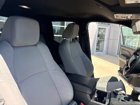 Used 2025 Toyota Tacoma SR5 AWD/4WD image 29