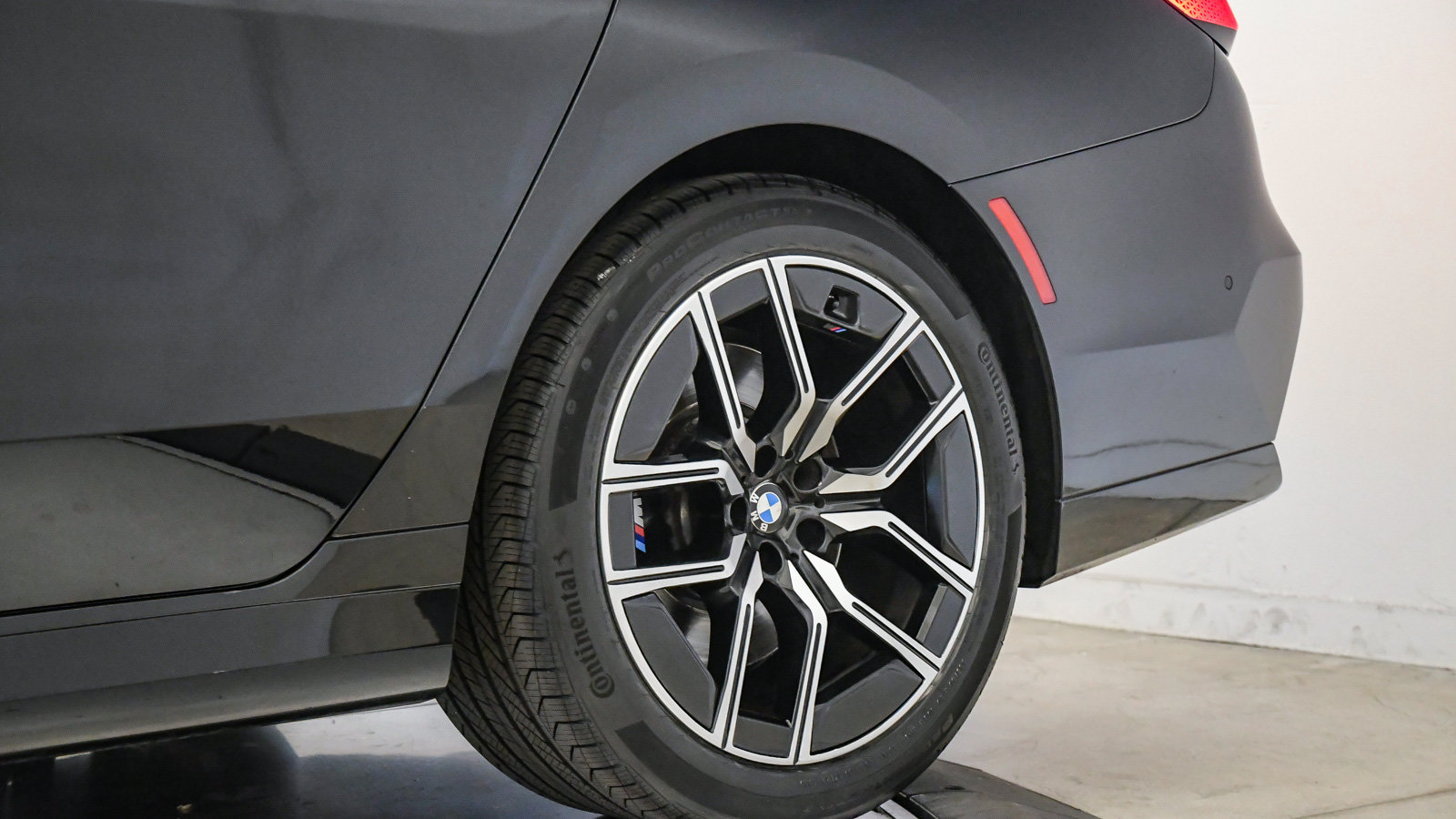 Certified 2024 BMW 740i w/ Premium Package RWD image 11