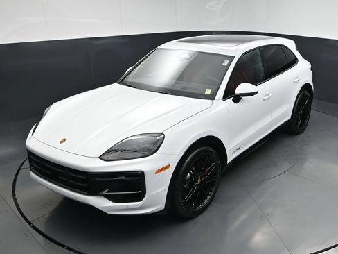 New 2026 Porsche Cayenne GTS AWD/4WD image 17