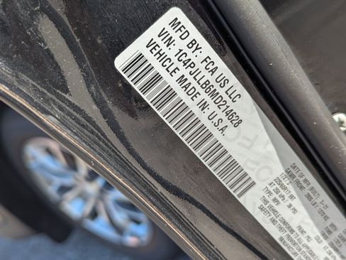 Used 2021 Jeep Cherokee Latitude Plus image 39