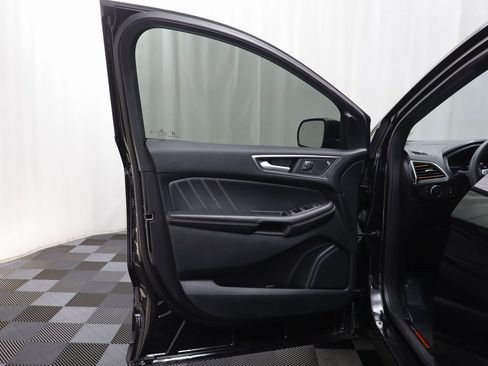 Used 2022 Ford Edge ST image 4
