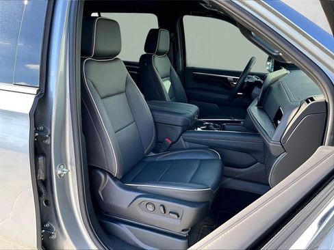 Certified 2025 Chevrolet Tahoe Premier image 9