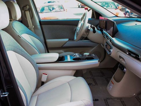 Used 2025 Genesis GV60 Advanced image 42