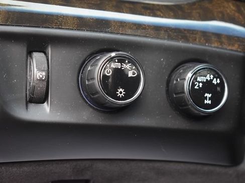 Used 2019 Cadillac Escalade ESV Platinum AWD/4WD image 34