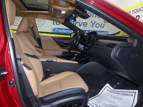 Used 2022 Lexus ES 300h w/ Premium Package image 8