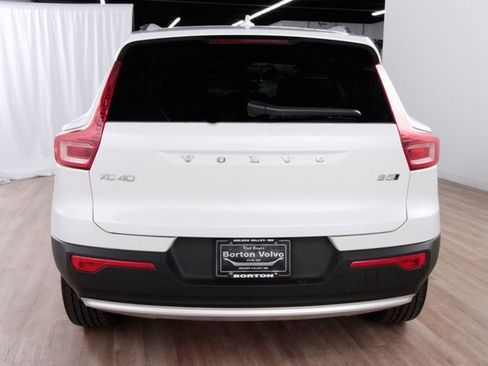 Certified 2025 Volvo XC40 B5 Core w/ Climate Package image 4