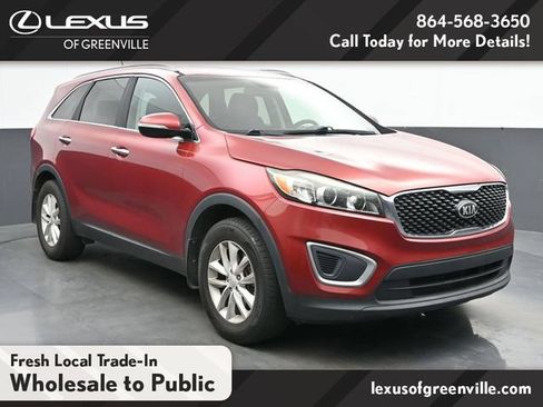 Used 2017 Kia Sorento FWD image 2