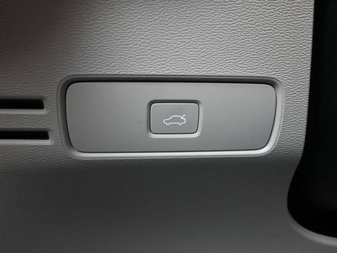 Used 2023 Volvo XC40 B5 Plus w/ Driver Assist Package AWD/4WD image 28