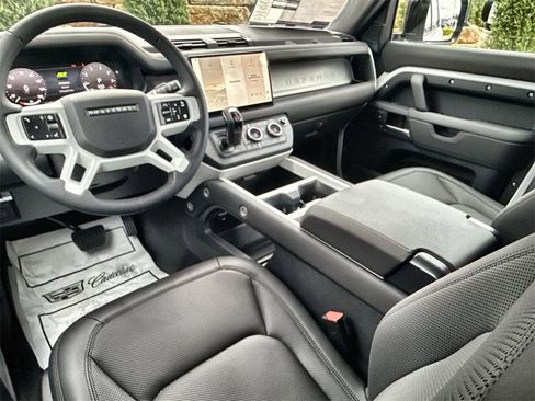 Used 2025 Land Rover Defender 110 S image 13