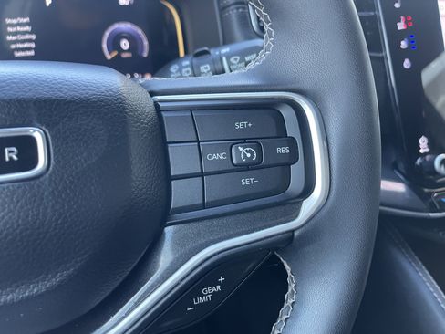 Used 2022 Jeep Wagoneer Series I image 39