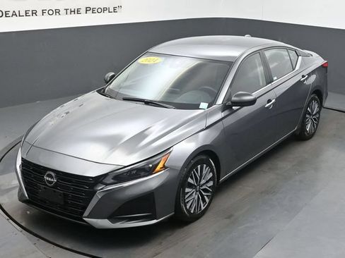 Used 2024 Nissan Altima 2.5 SV FWD image 59