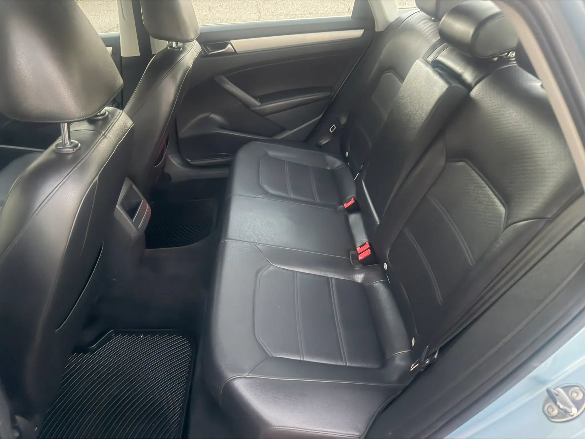 Used 2012 Volkswagen Passat TDI SE FWD image 21