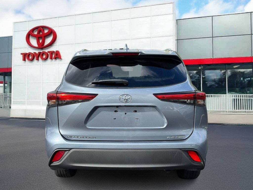 Used 2020 Toyota Highlander XLE AWD/4WD image 5