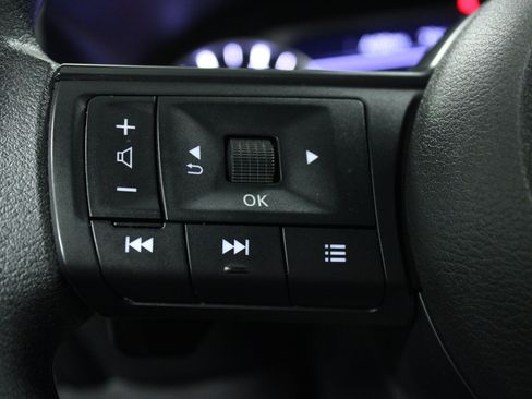 Used 2024 Nissan Rogue SV AWD/4WD image 20