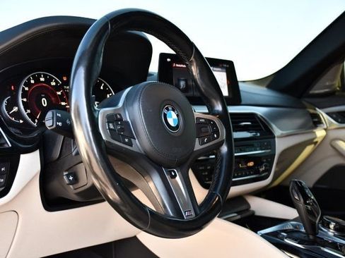 Used 2018 BMW M550i xDrive image 10