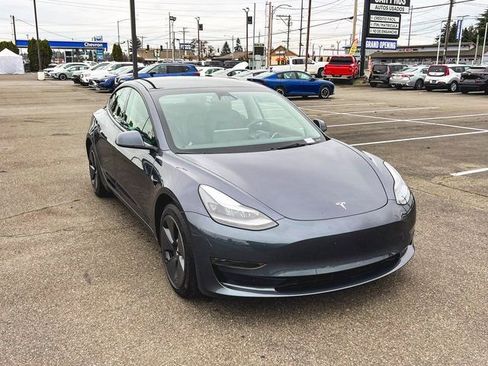Used 2023 Tesla Model 3 Standard Range image 4