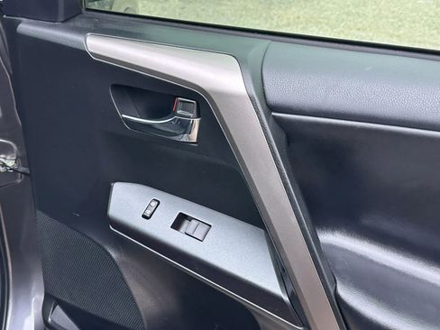 Used 2018 Toyota RAV4 XLE image 19