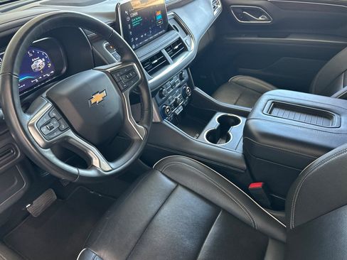 Used 2023 Chevrolet Suburban Premier image 10