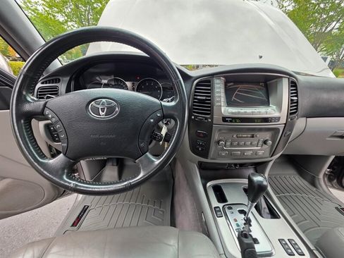 Used 2004 Toyota Land Cruiser w/ Convenience Pkg AWD/4WD image 68